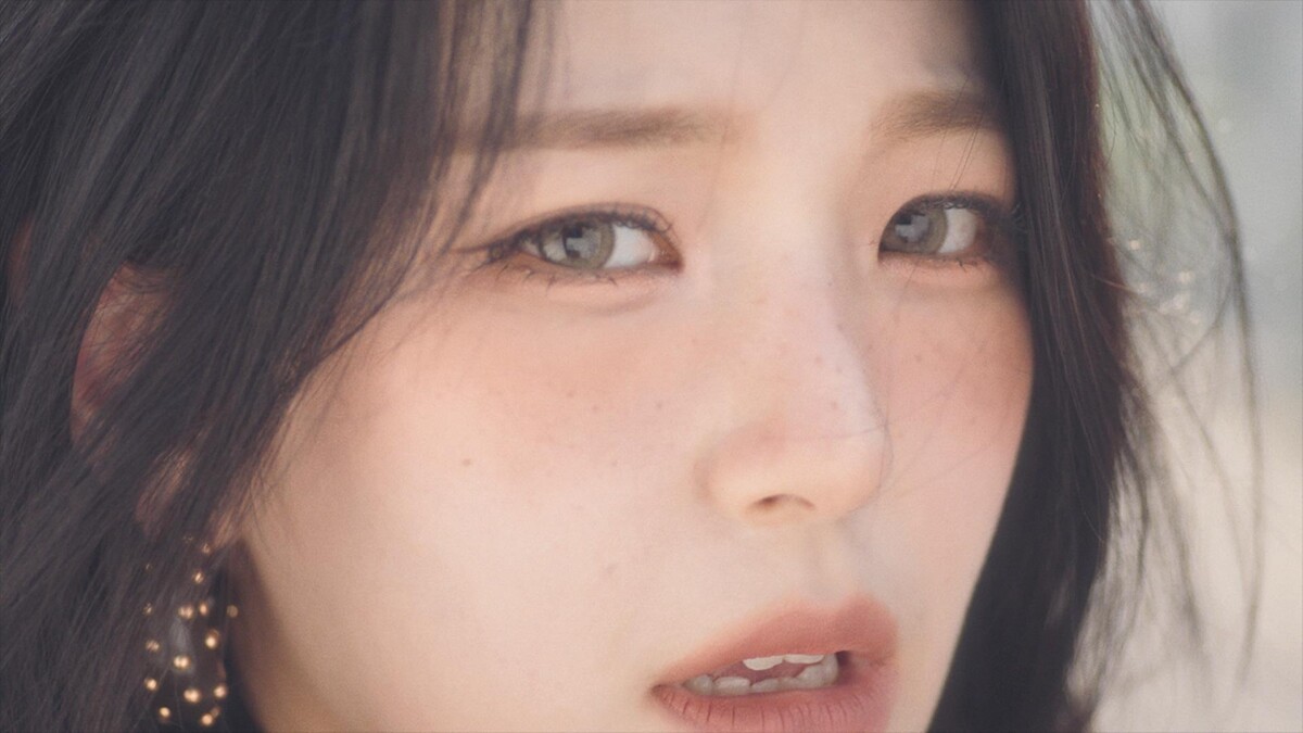 Like You Better by fromis_9 (Music video, Synthpop): Reviews