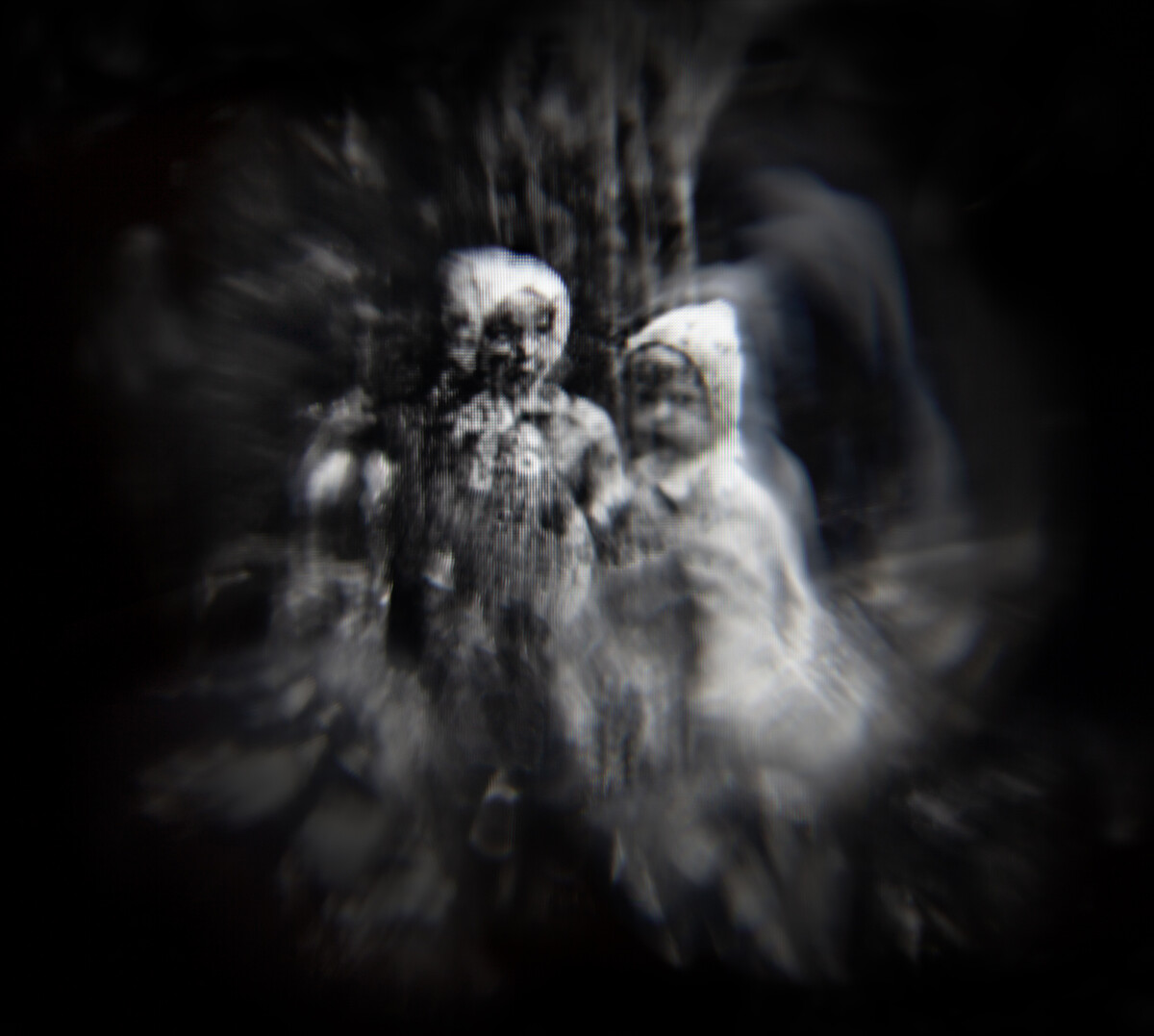 Yön mustia kukkia by Paavoharju (Album, Folktronica): Reviews, Ratings ...